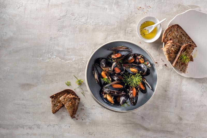  Sweet and spicy mussels with white wine